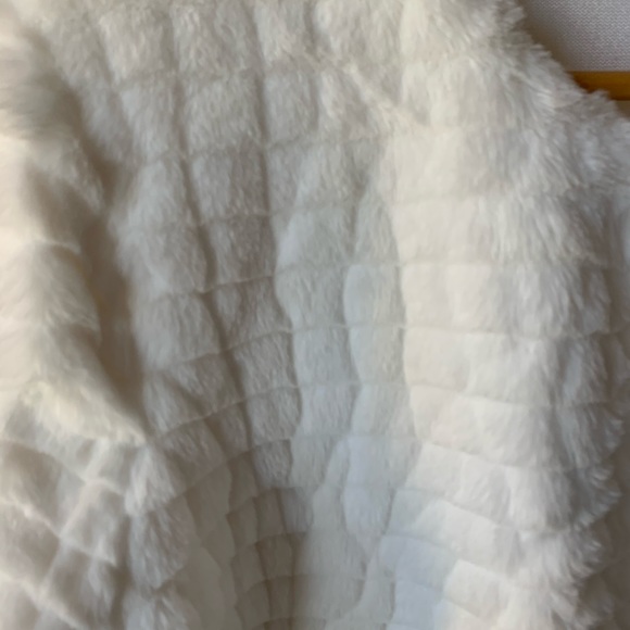 Calvin Klein Faux Fur Bolero - Picture 2 of 3